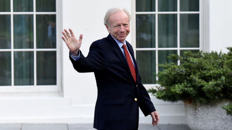 Cựu Thượng nghị sĩ Lieberman rút khỏi đề cử Giám đốc FBI 